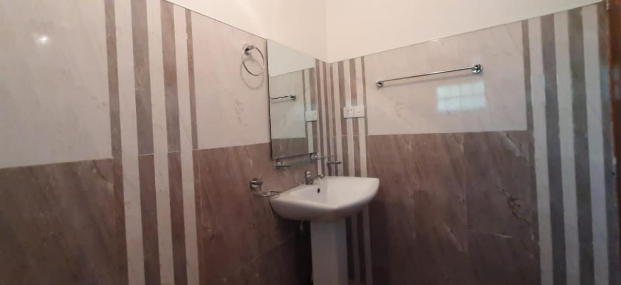 Silverline Guest House Anuradhapura Zimmer foto