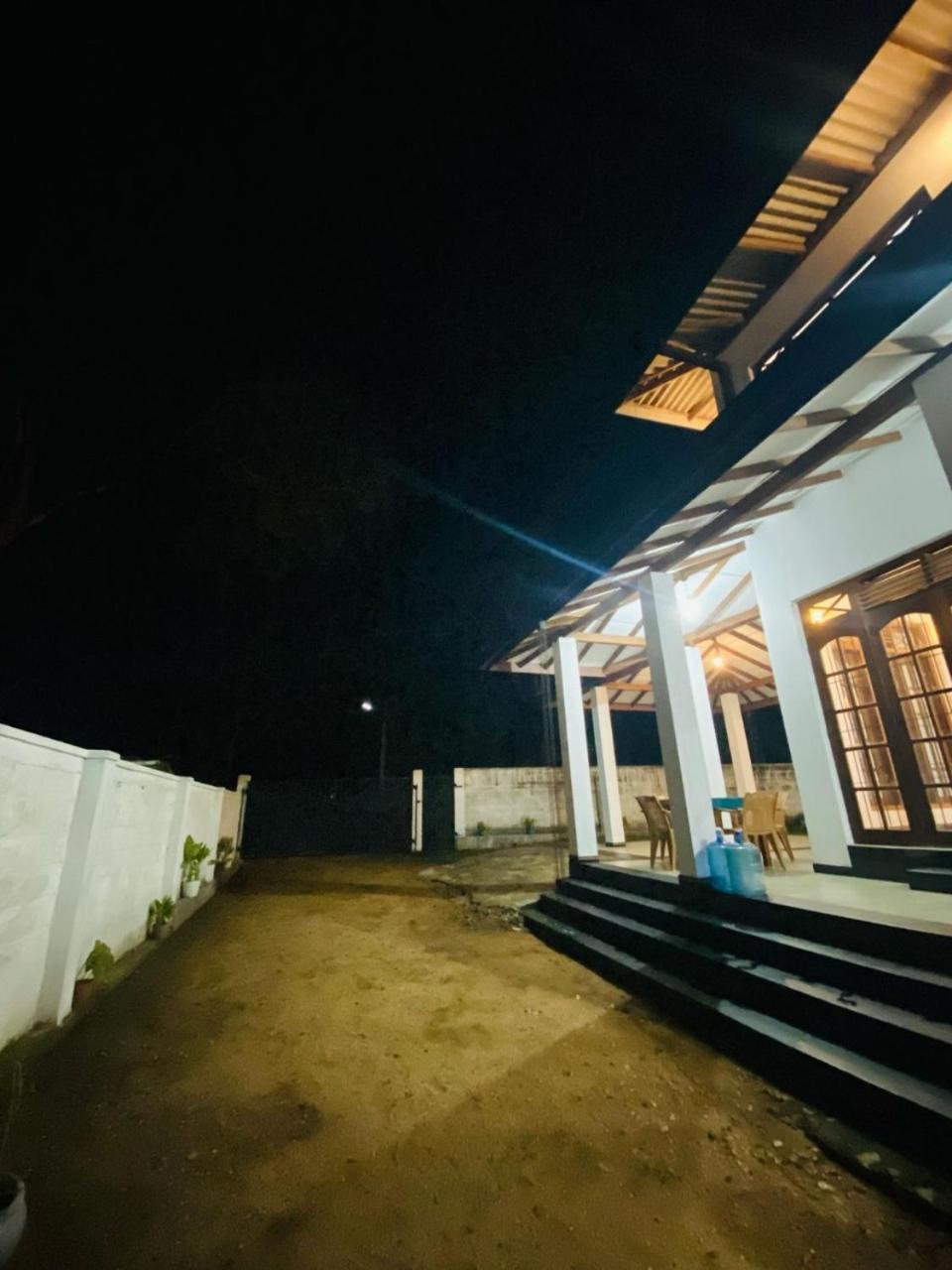 Silverline Guest House Anuradhapura Exterior foto